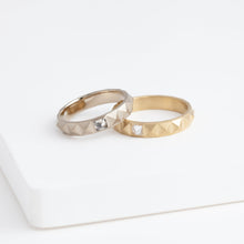 Load image into Gallery viewer, Studs champagne gold ring with diamond