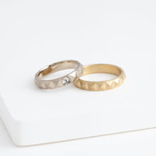 Load image into Gallery viewer, Studs champagne gold ring with diamond
