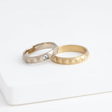 Load image into Gallery viewer, Studs yellow gold ring