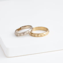 Load image into Gallery viewer, Studs yellow gold ring
