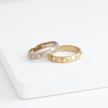 Load image into Gallery viewer, Studs yellow gold ring with diamond
