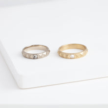 Load image into Gallery viewer, Studs yellow gold ring with diamond