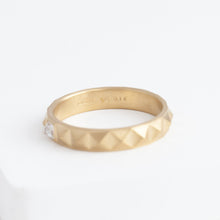 Load image into Gallery viewer, Studs yellow gold ring with diamond