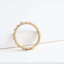 Load image into Gallery viewer, Studs yellow gold ring with diamond