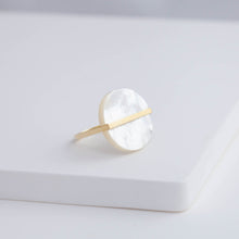 Load image into Gallery viewer, Slice mother of pearl ring