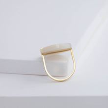 Load image into Gallery viewer, Slice mother of pearl ring