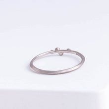 Load image into Gallery viewer, Spread four diamond platinum ring