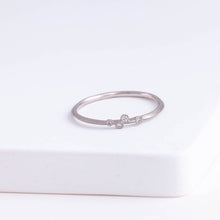 Load image into Gallery viewer, Spread four diamond platinum ring