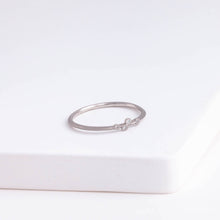 Load image into Gallery viewer, Spread four diamond platinum ring