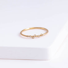 Load image into Gallery viewer, Spread six diamonds ring