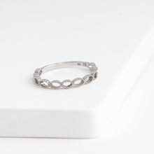 Load image into Gallery viewer, Repeat oval ring - white gold