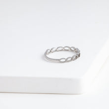 Load image into Gallery viewer, Repeat oval ring - white gold