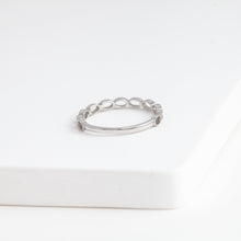 Load image into Gallery viewer, Repeat oval ring - white gold