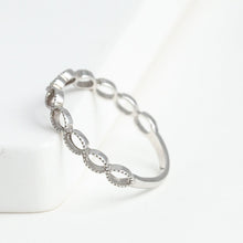 Load image into Gallery viewer, Repeat oval ring - white gold