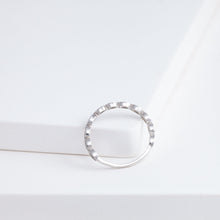 Load image into Gallery viewer, Repeat oval ring - white gold