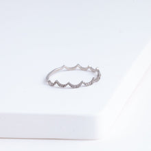 Load image into Gallery viewer, Repeat wave ring - white gold