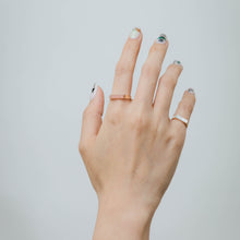 Load image into Gallery viewer, Narrow shell signet ring