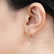 Load image into Gallery viewer, Crest rutilated quartz Lily earrings