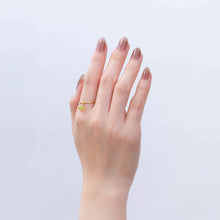 Load image into Gallery viewer, Swinging square peridot ring