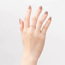 Load image into Gallery viewer, Slanted wavelets ring