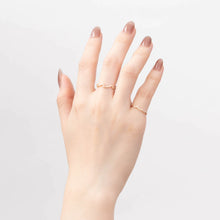 Load image into Gallery viewer, Slanted waves ring