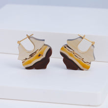 Load image into Gallery viewer, Crest sepia landscape agate Lotus earrings