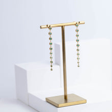 Load image into Gallery viewer, Puff medium gradation emerald drop earring