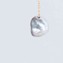 Load image into Gallery viewer, Kidney black pearl drop earrings