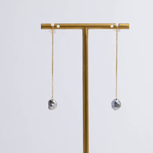 Load image into Gallery viewer, Kidney black pearl drop earrings