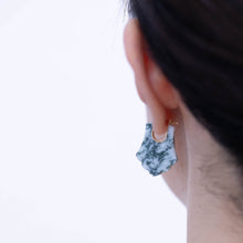 Load image into Gallery viewer, Crest white moss agate Acanthus earrings