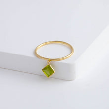 Load image into Gallery viewer, Swinging square peridot ring