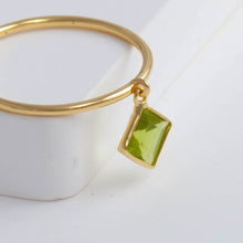 Load image into Gallery viewer, Swinging square peridot ring