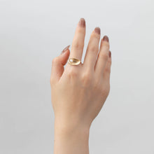 Load image into Gallery viewer, Gold petal ring with pearl