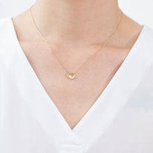Load image into Gallery viewer, Gold petal necklace with pearl