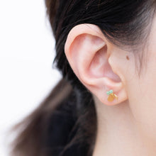 Load image into Gallery viewer, Plum flower emerald butterfly earrings