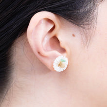 Load image into Gallery viewer, Daisy emerald butterfly earrings