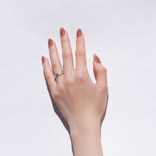 Load image into Gallery viewer, Silver infinity feather ring