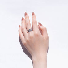 Load image into Gallery viewer, Silver large infinity feather ring