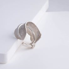 Load image into Gallery viewer, Silver large feather ring