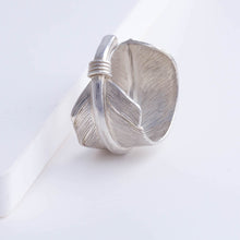 Load image into Gallery viewer, Silver large feather ring