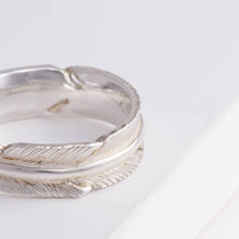 Load image into Gallery viewer, Silver infinity feather ring