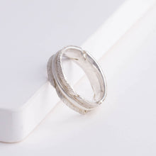 Load image into Gallery viewer, Silver infinity feather ring