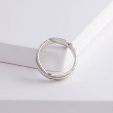 Load image into Gallery viewer, Silver infinity feather ring