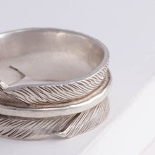 Load image into Gallery viewer, Silver large infinity feather ring