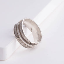 Load image into Gallery viewer, Silver large infinity feather ring