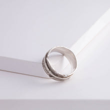 Load image into Gallery viewer, Silver large infinity feather ring
