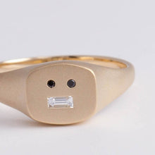 Load image into Gallery viewer, Small face signet ring with black and baguette diamond