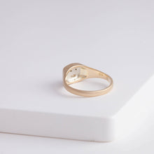 Load image into Gallery viewer, Small face signet ring with black and baguette diamond