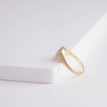 Load image into Gallery viewer, Small face signet ring with black and baguette diamond