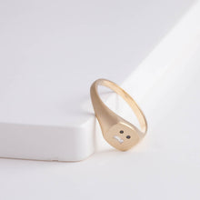 Load image into Gallery viewer, Small face signet ring with black and baguette diamond